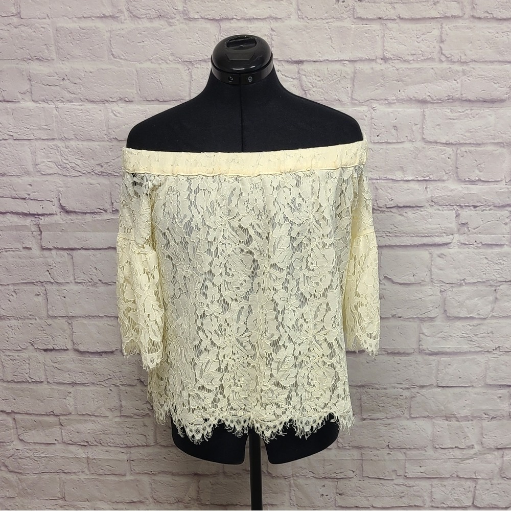 Jessica Simpson Cream Off-Shoulder Lace Top